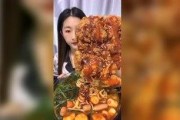 娱乐吃瓜酱一个人做饭,娱乐吃瓜酱的美食独奏曲